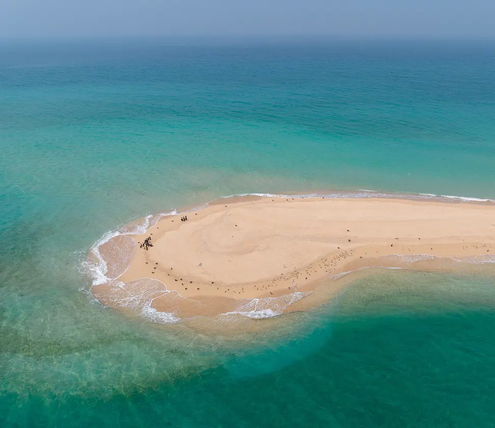 Sir Bu Nair Island Landscape